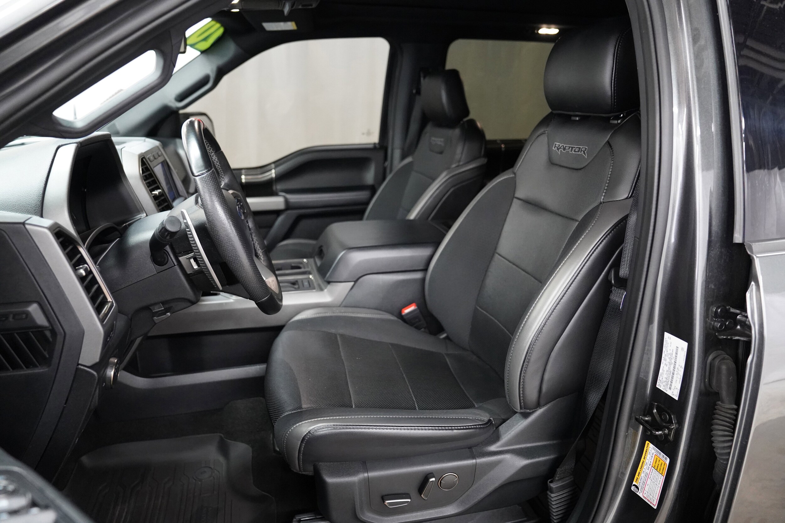 2020 Ford F-150 Raptor photo 4