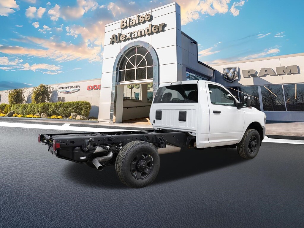 New 2026 Ram 3500 Chassis Cab TRADESMAN REGULAR 4X4 60' CA Pickup