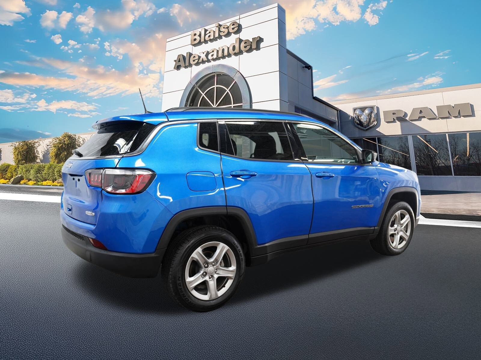 2024 Jeep Compass Latitude photo 3