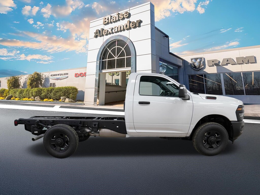 New 2026 Ram 3500 Chassis Cab TRADESMAN REGULAR 4X4 60' CA Pickup