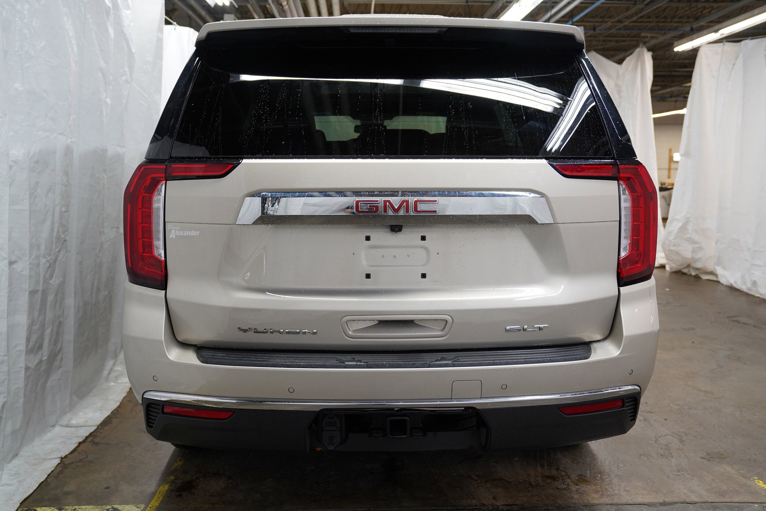 2023 Gmc Yukon SLT photo 3