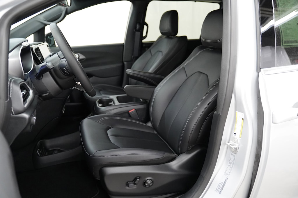New 2026 Chrysler Pacifica SELECT AWD Passenger Van