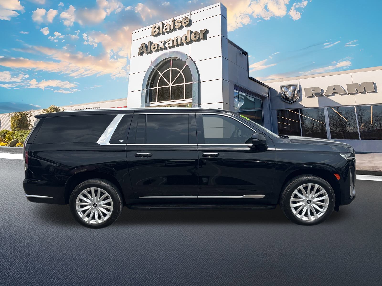 2024 Cadillac Escalade ESV Luxury photo 2