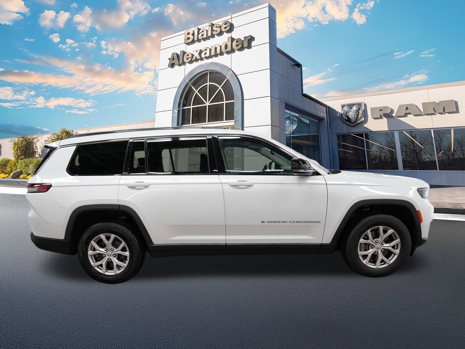 2022 Jeep Grand Cherokee Limited photo 2