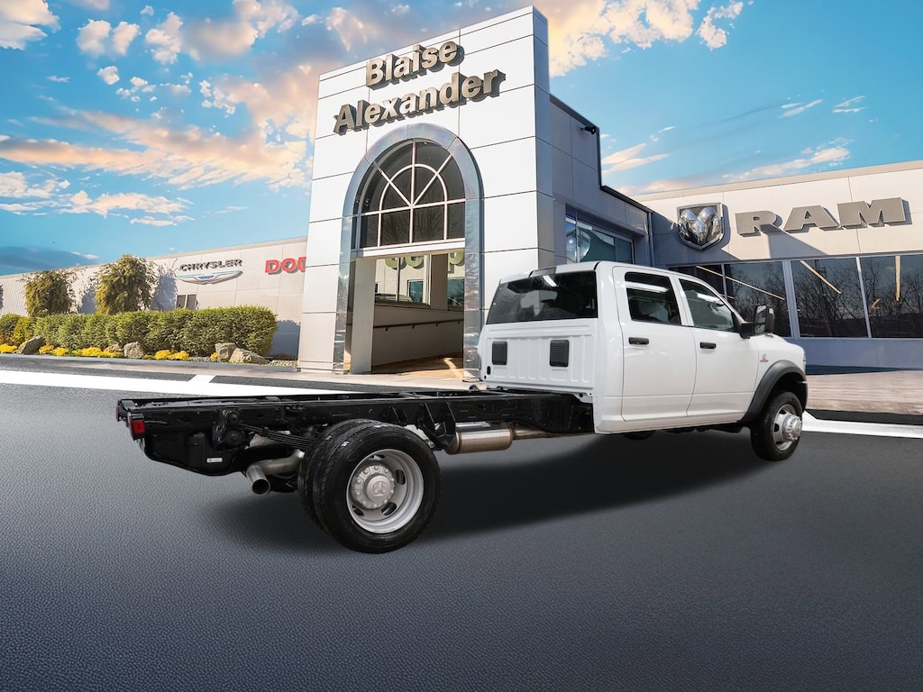 New 2026 Ram 5500 Chassis Cab TRADESMAN CREW 4X4 84' CA Pickup