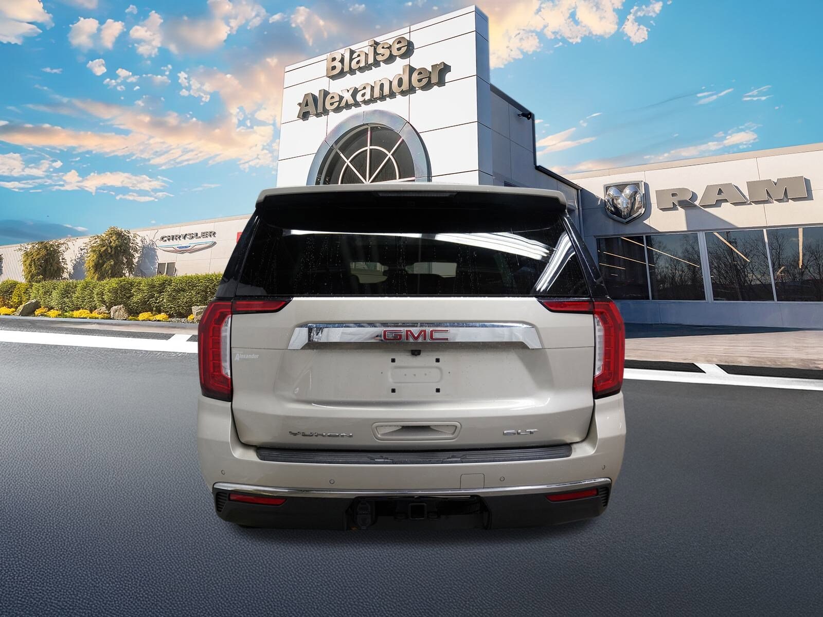 2023 Gmc Yukon SLT photo 2