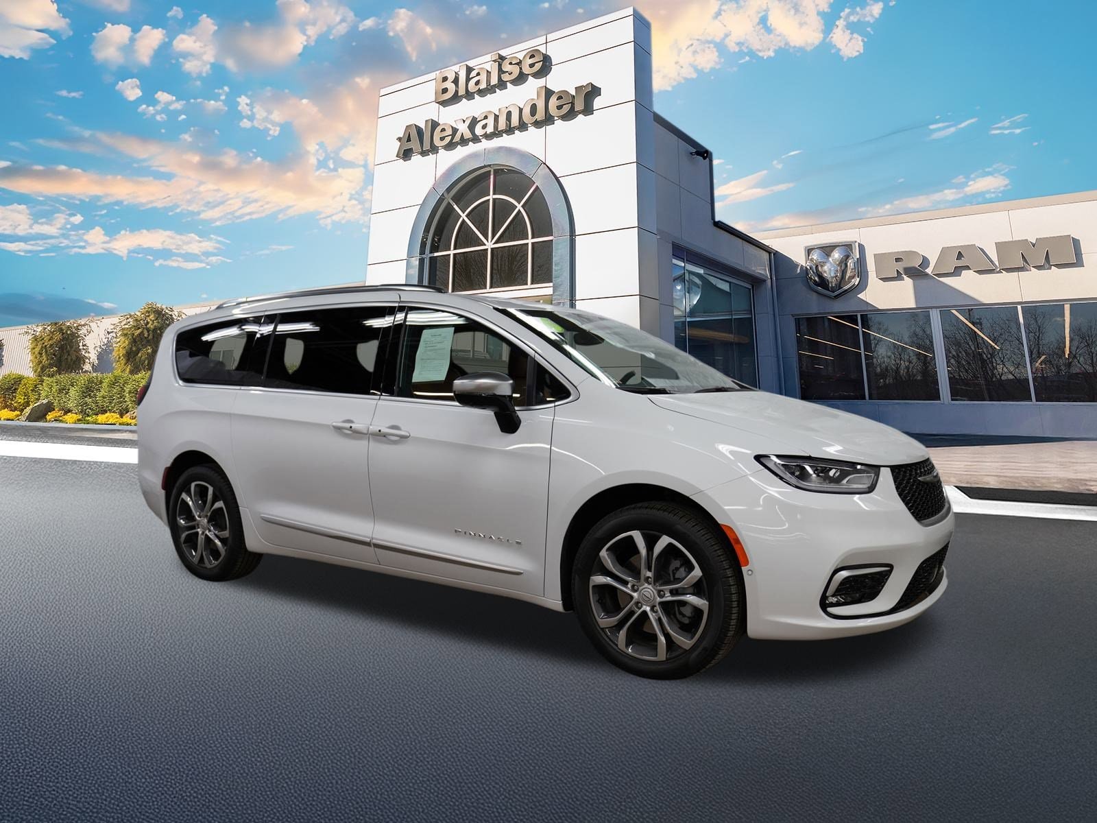 2026 Chrysler Pacifica Pinnacle's photo