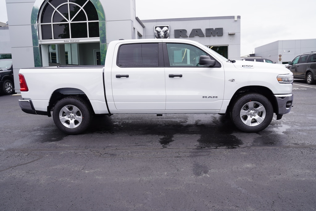 New 2026 Ram 1500 TRADESMAN CREW CAB 4X4 5'7 BOX Pickup