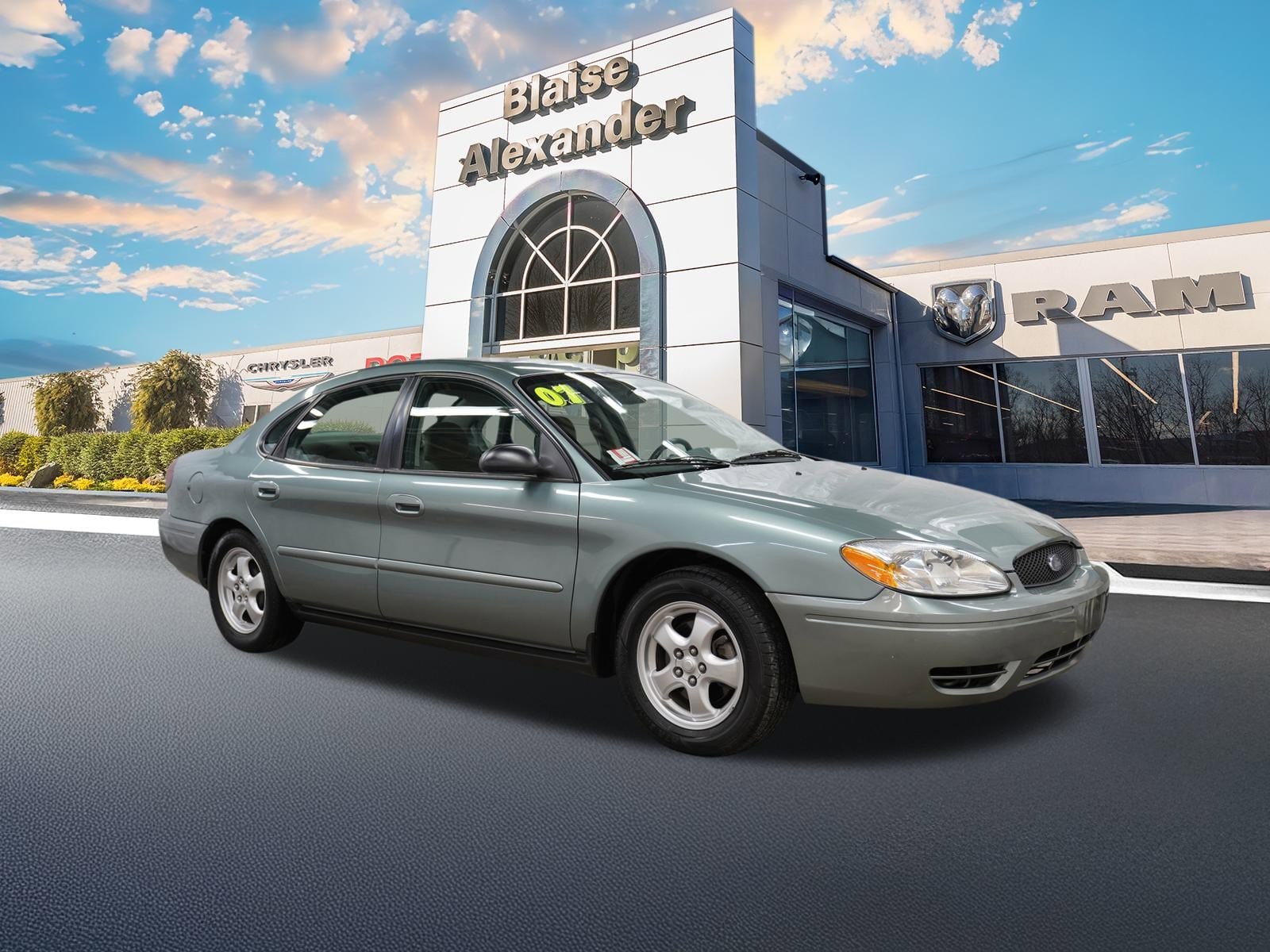 2007 Ford Taurus SE's photo