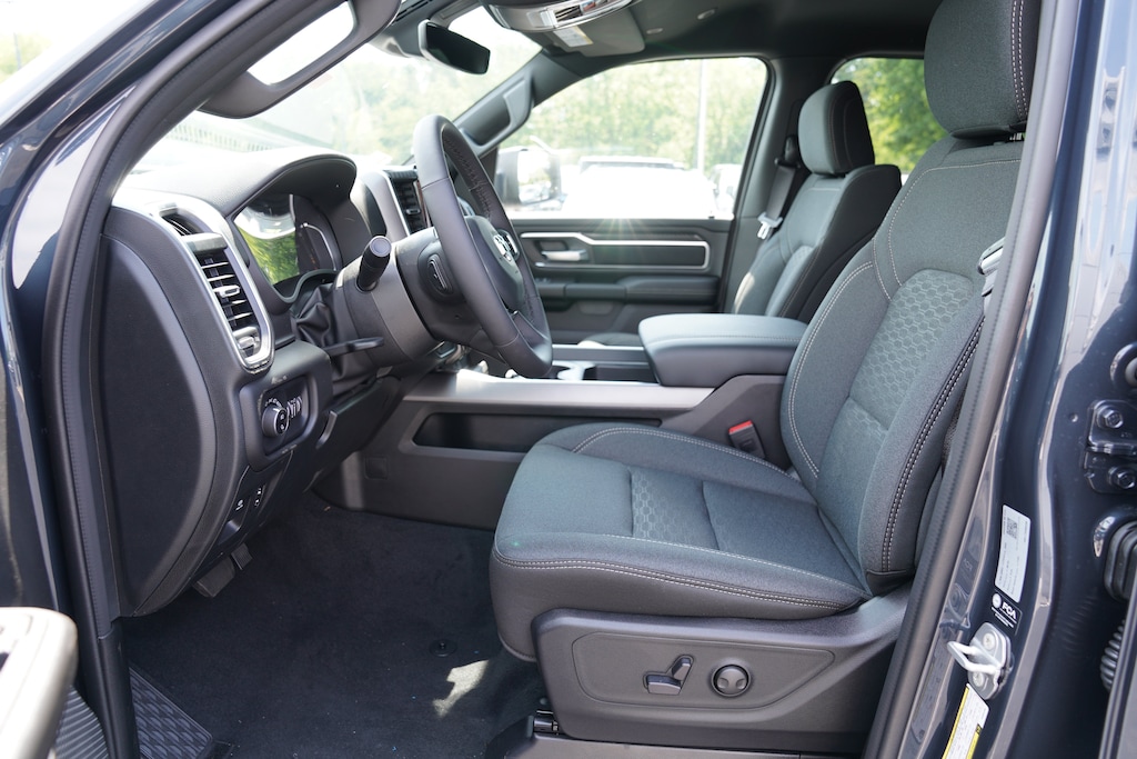 New 2026 Ram 1500 BIG HORN CREW CAB 4X4 5'7 BOX Pickup