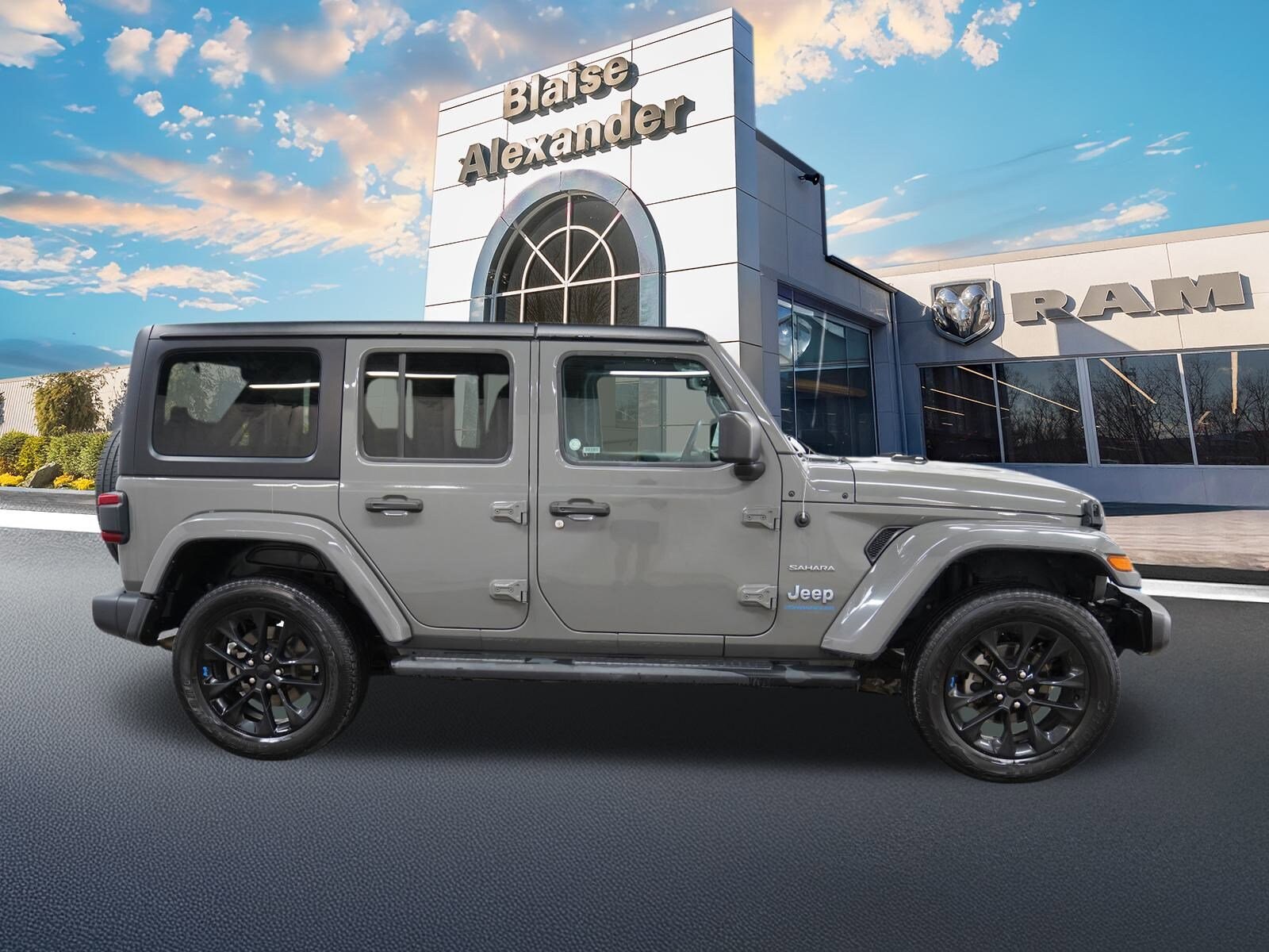 2023 Jeep Wrangler 4xe Sahara photo 2