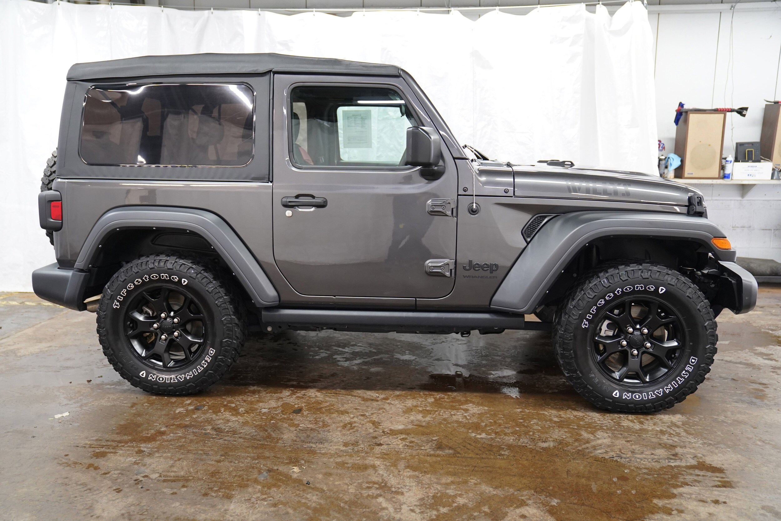 2022 Jeep Wrangler Willys photo 2