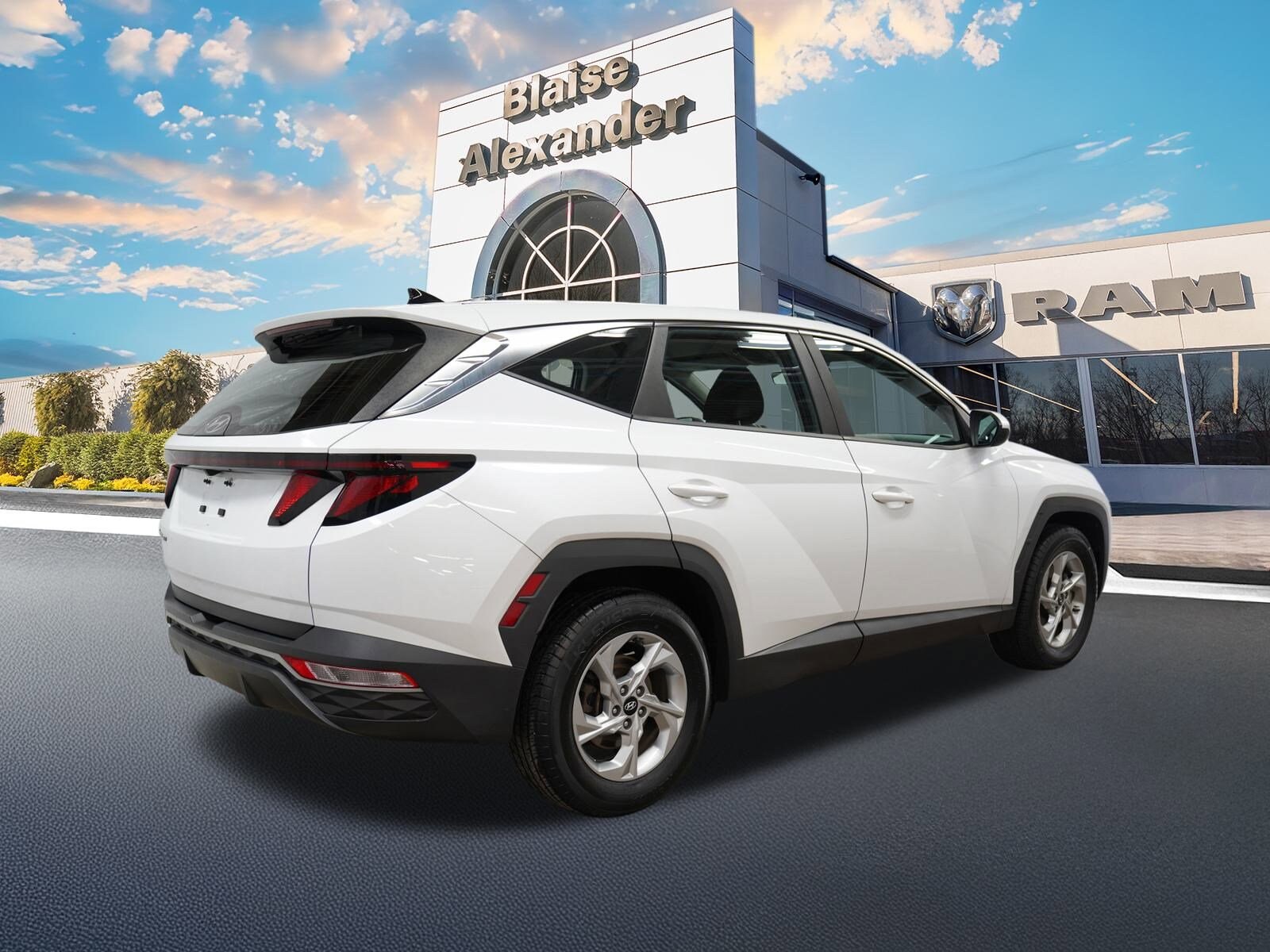 2022 Hyundai Tucson SE photo 3