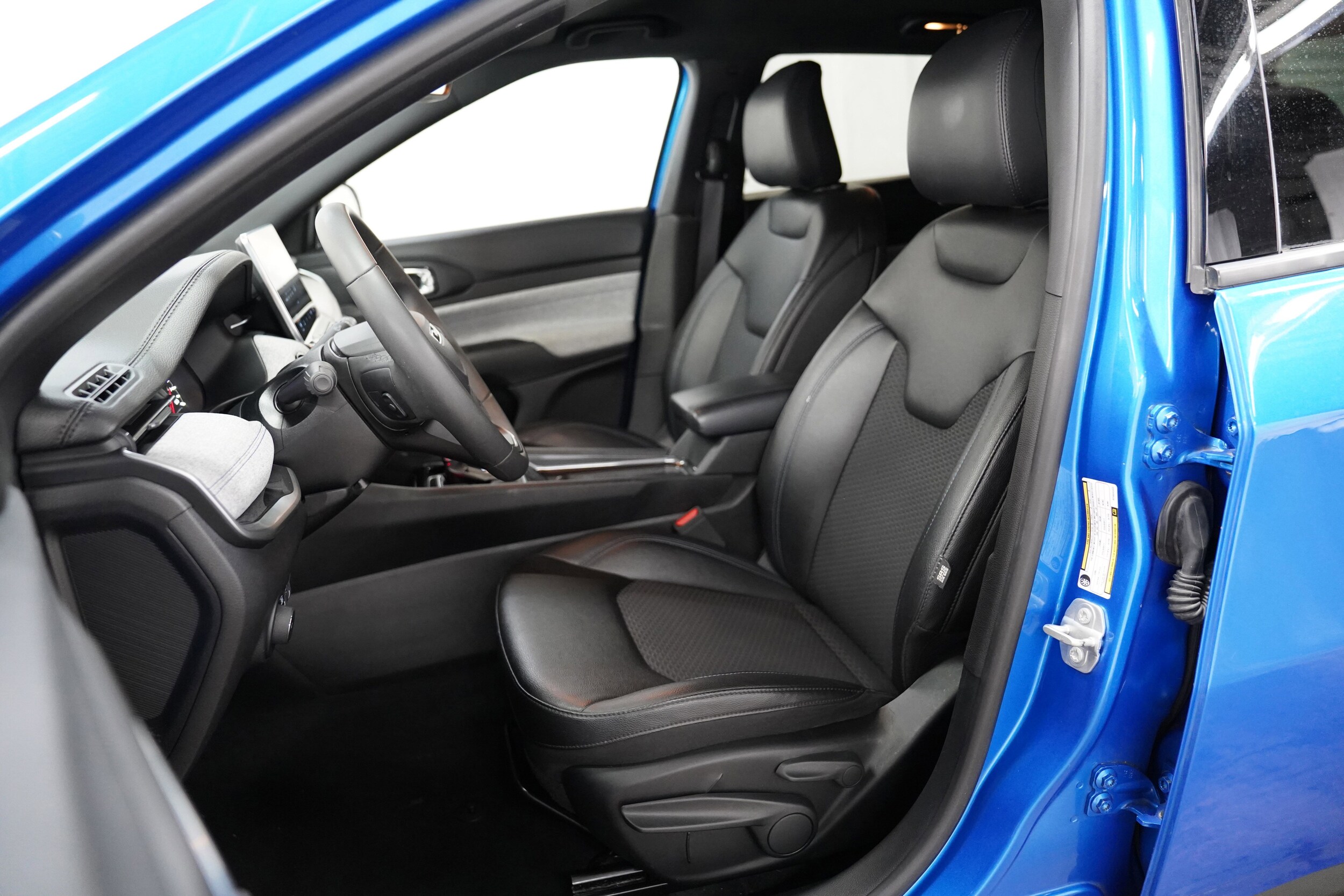 2024 Jeep Compass Latitude photo 3