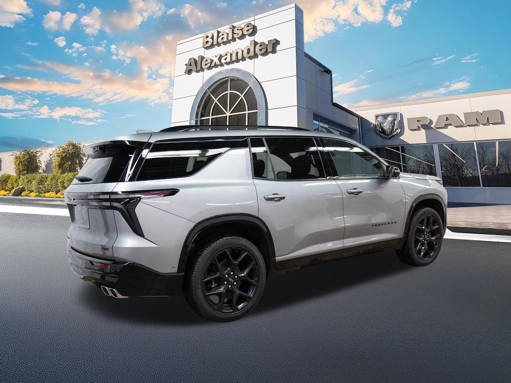 Used 2025 Chevrolet Traverse AWD RS SUV
