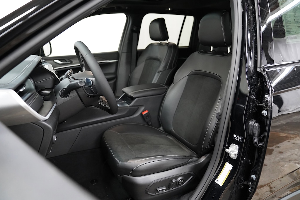 New 2026 Jeep Grand Cherokee LAREDO ALTITUDE 4X4 Sport Utility