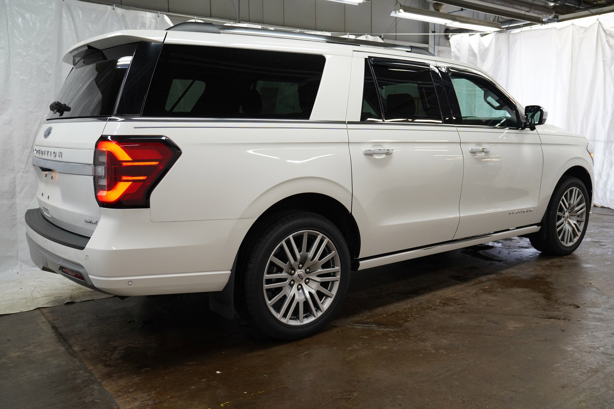2024 Ford Expedition MAX Platinum photo 3