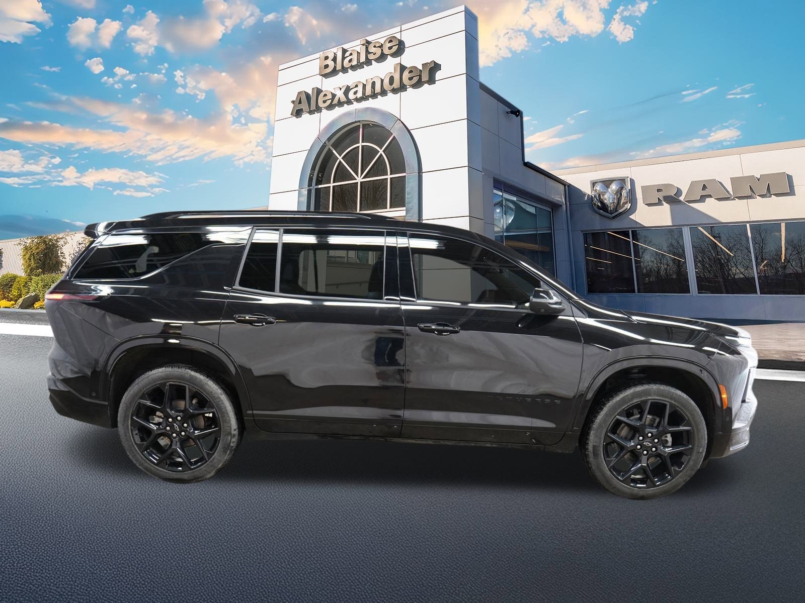 Used 2024 Chevrolet Traverse RS with VIN 1GNEVLKS6RJ167825 for sale in Lewisburg, PA