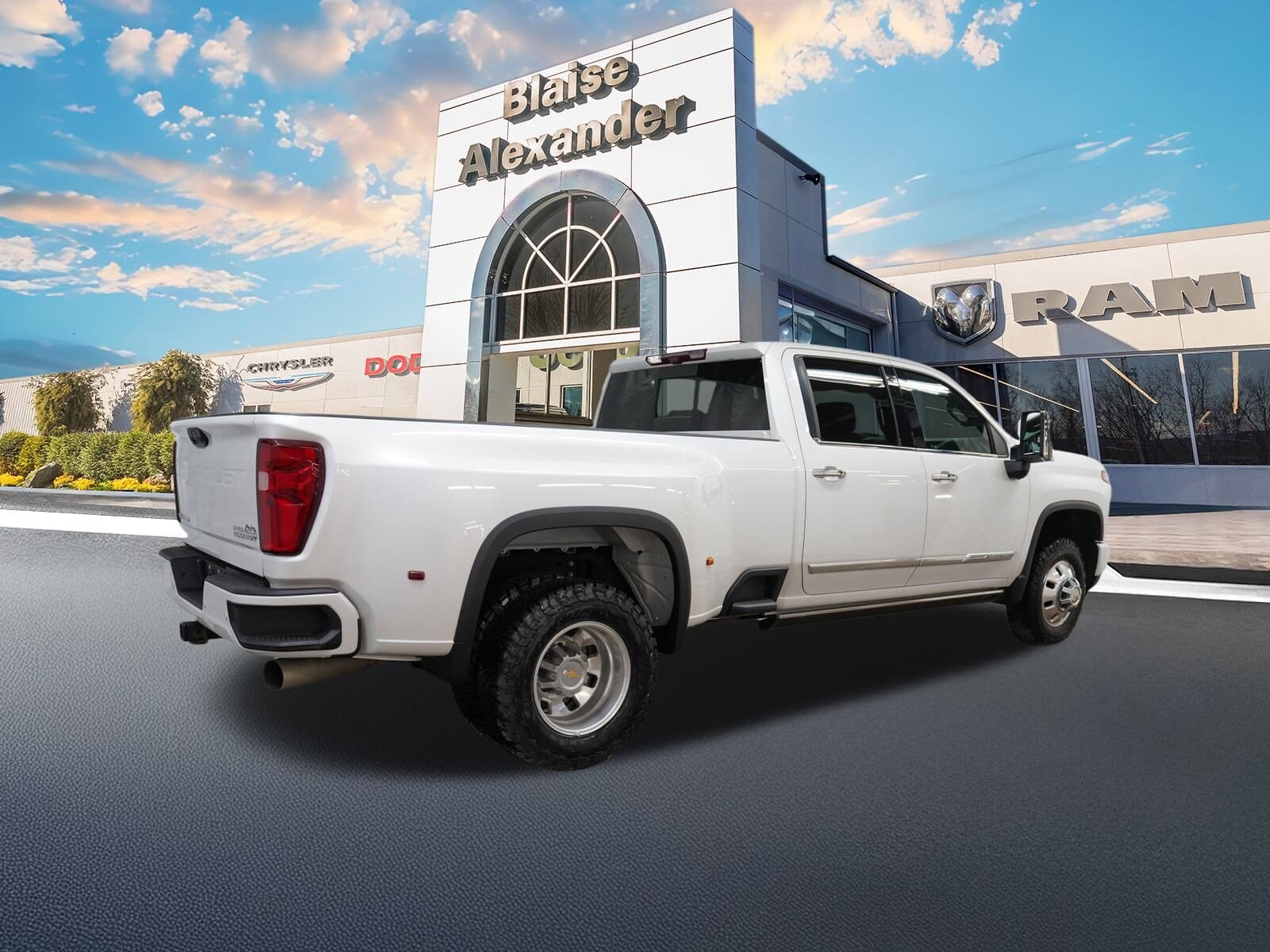 2024 Chevrolet Silverado 3500HD High Country photo 3