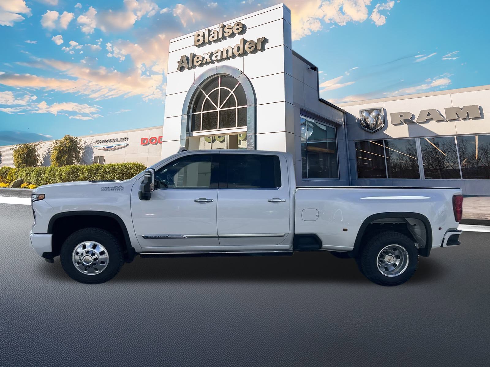 2024 Chevrolet Silverado 3500HD High Country photo 4