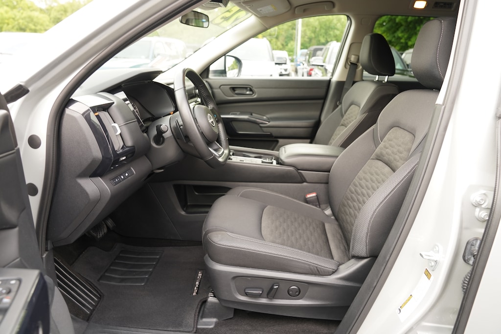 Used 2025 Nissan Pathfinder SV SUV