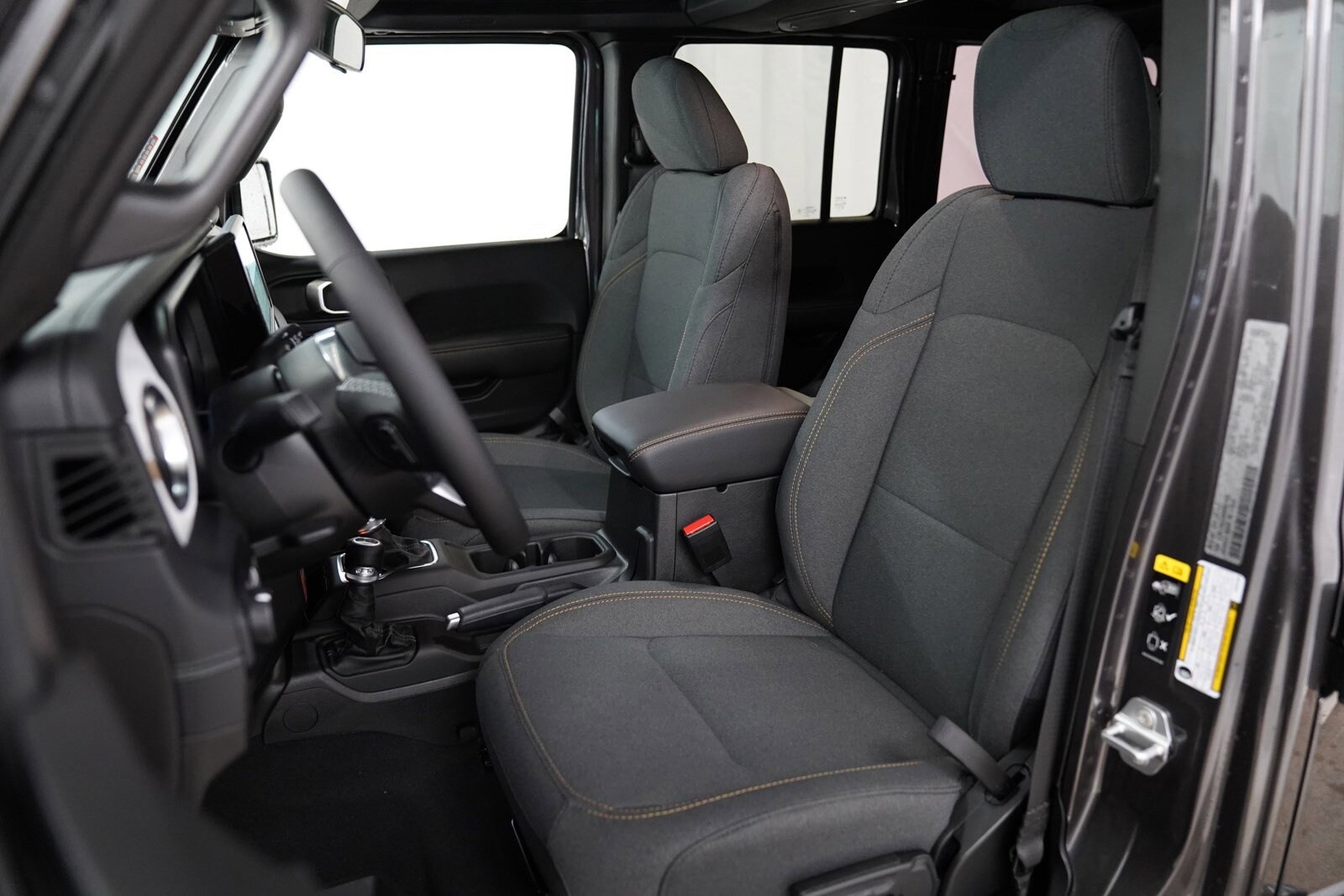 2025 Jeep Wrangler Sahara photo 4