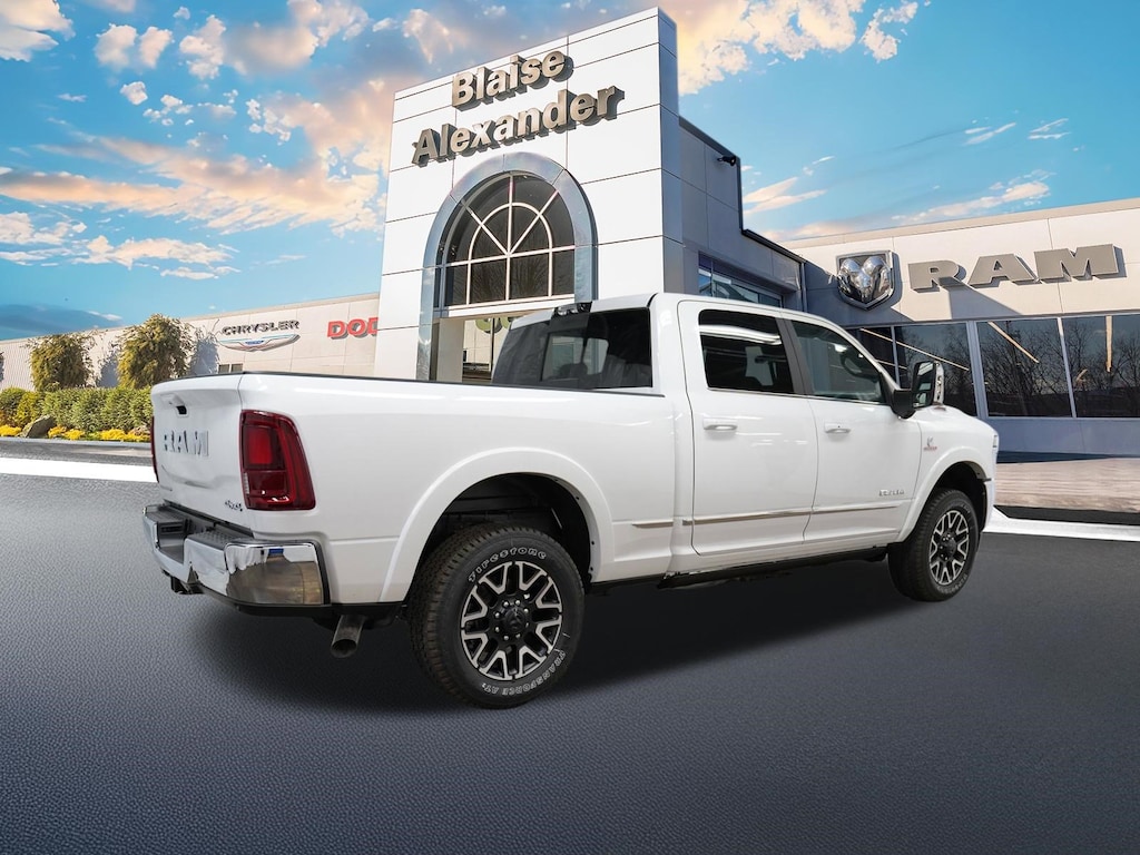 New 2025 Ram 2500 LIMITED CREW CAB 4X4 6'4 BOX Pickup