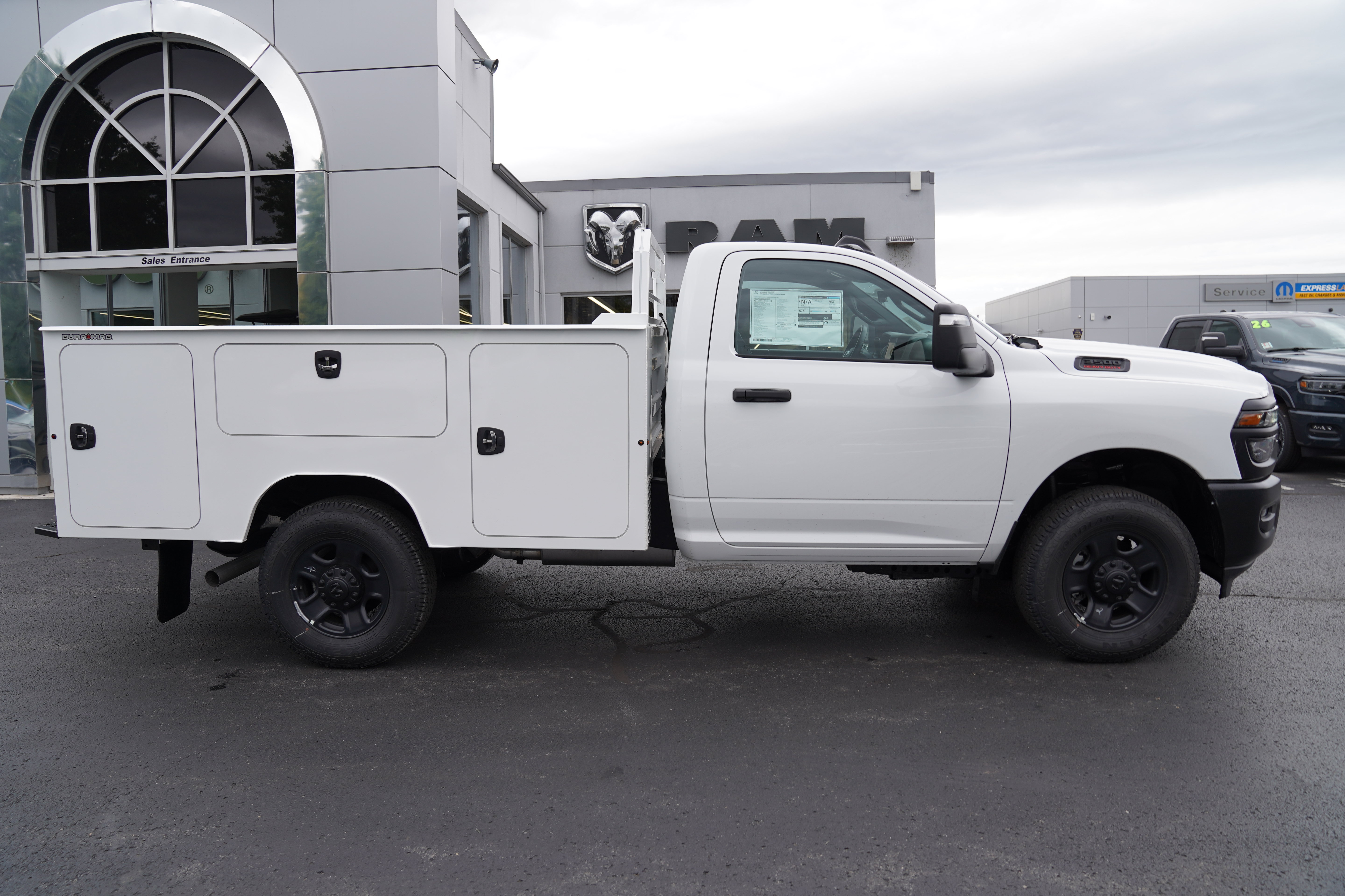 New 2026 Ram 3500 REG CAB CHASSIS 4X4 Pickup