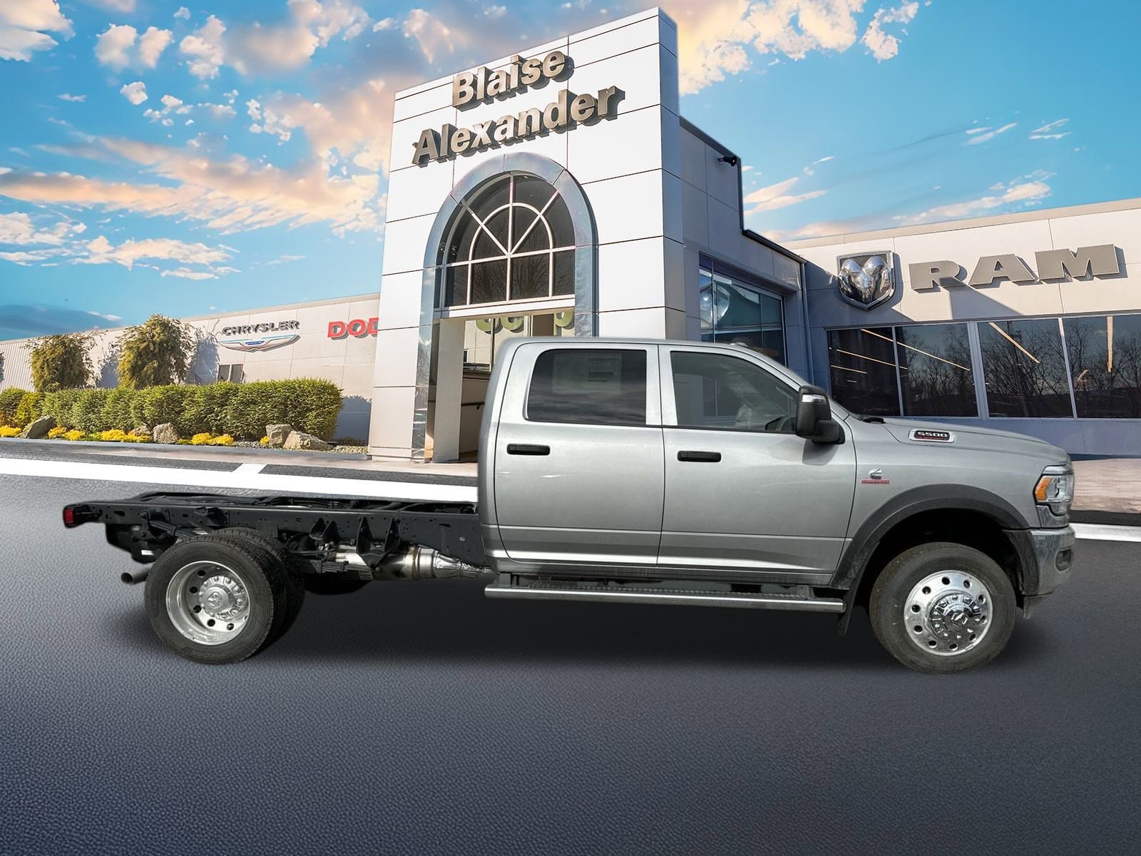 2024 Ram 5500 Tradesman photo 2