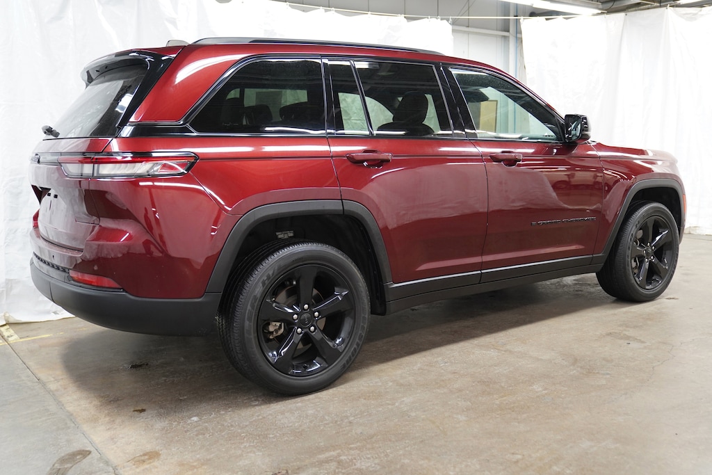 Used 2022 Jeep Grand Cherokee Altitude SUV