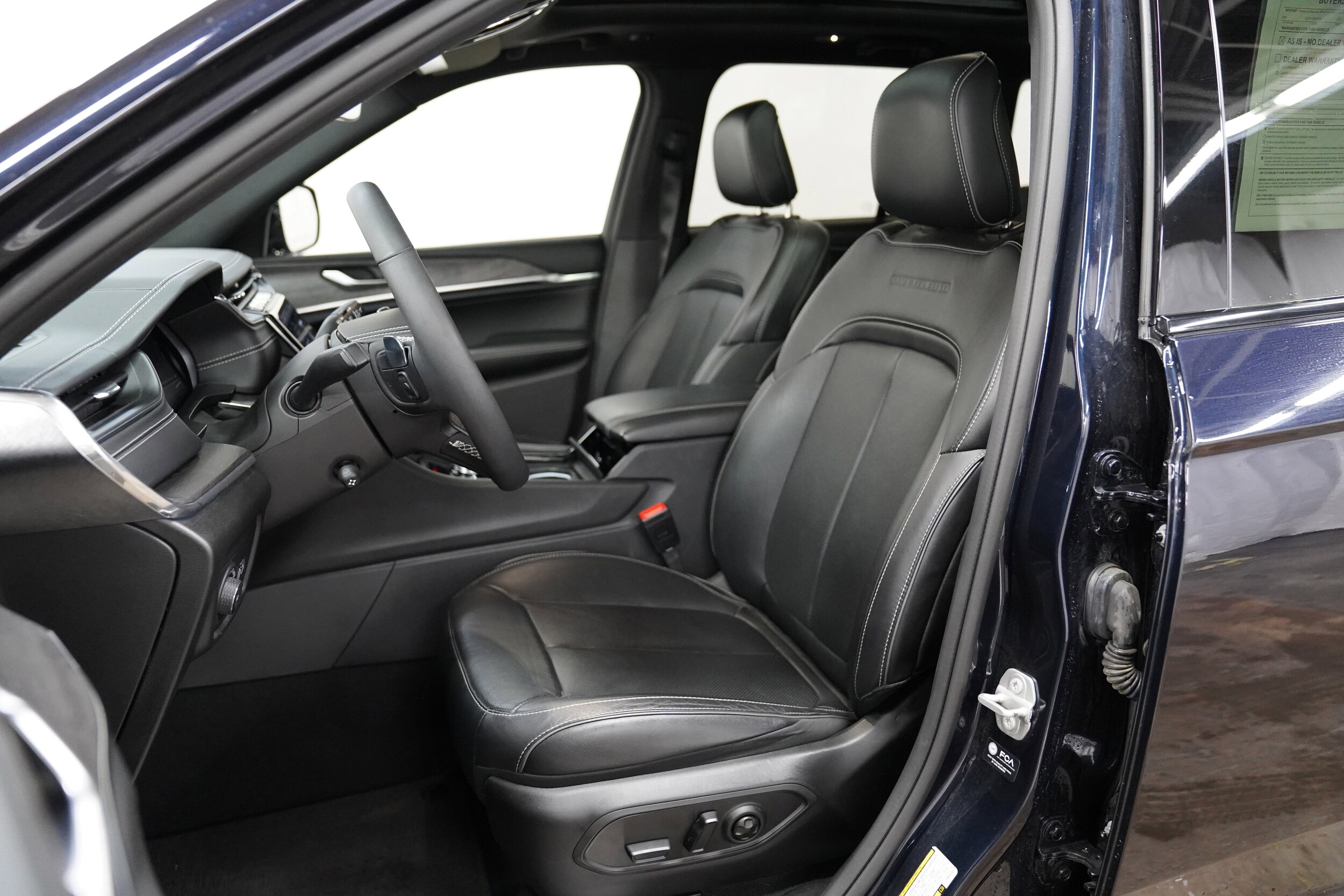 2023 Jeep Grand Cherokee Overland photo 4