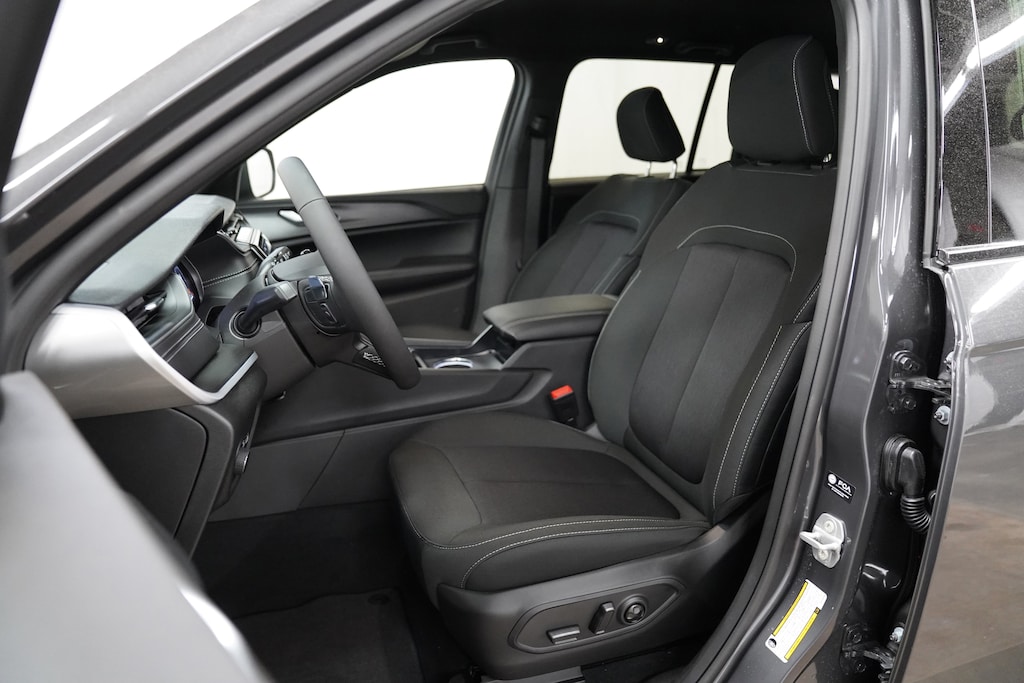 New 2026 Jeep Grand Cherokee LAREDO 4X4 Sport Utility