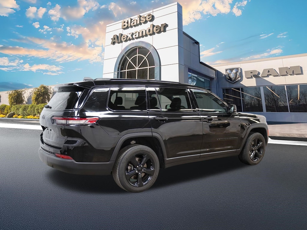 Used 2023 Jeep Grand Cherokee L Altitude SUV