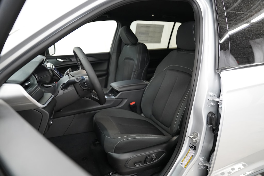 New 2026 Jeep Grand Cherokee L LAREDO 4X4 Sport Utility