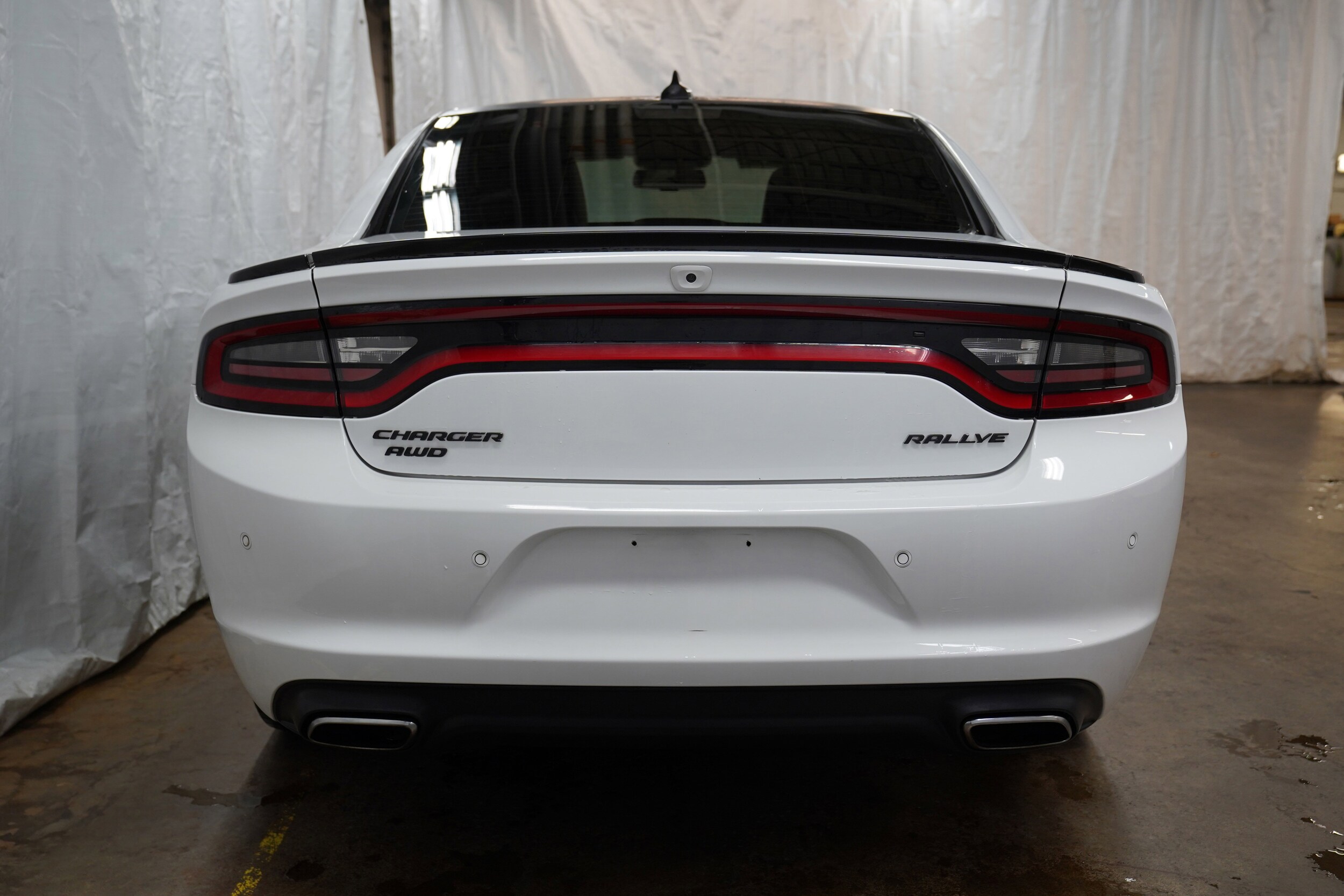 2017 Dodge Charger SXT AWD photo 2