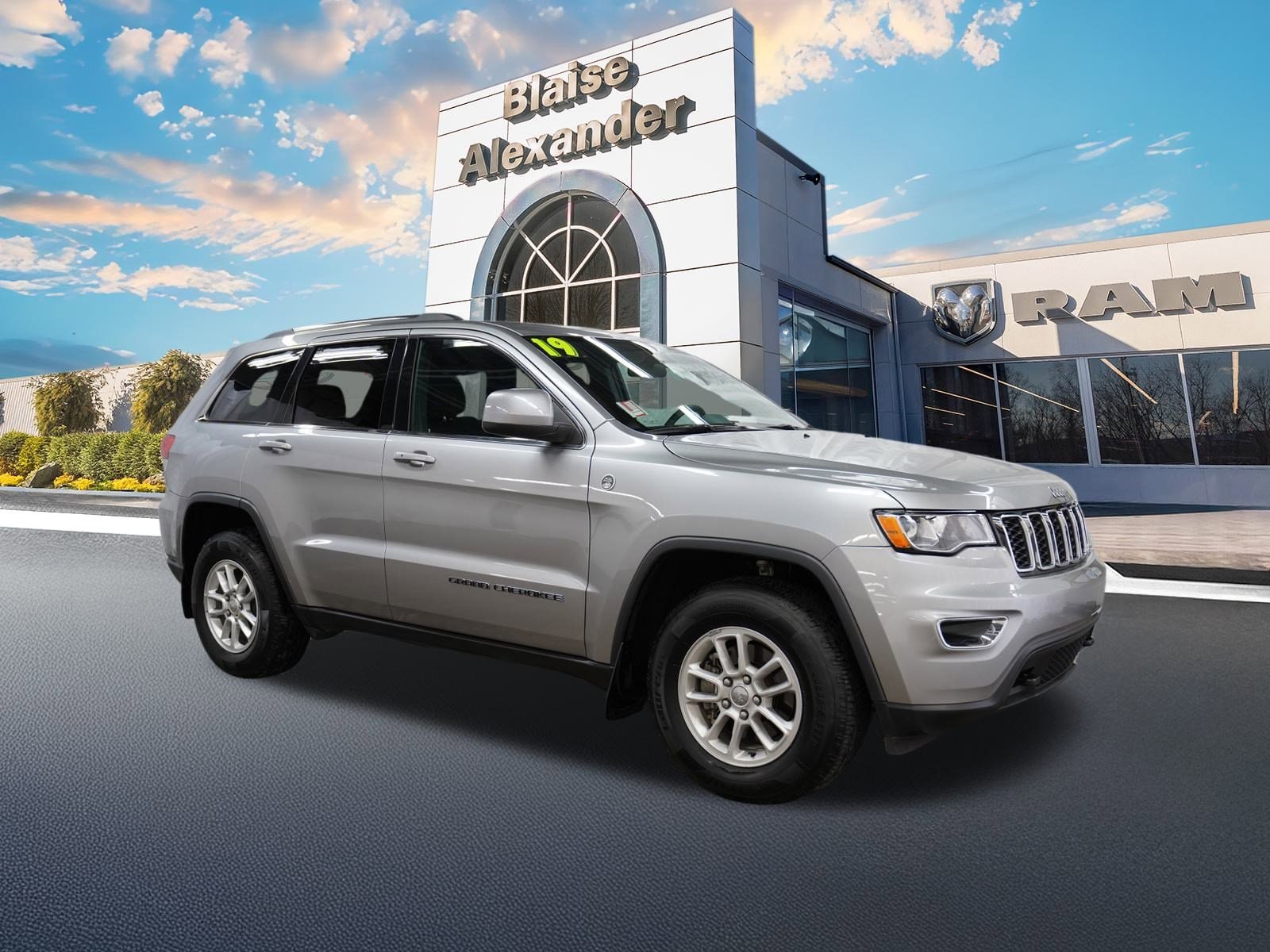 2019 Jeep Grand Cherokee Laredo E