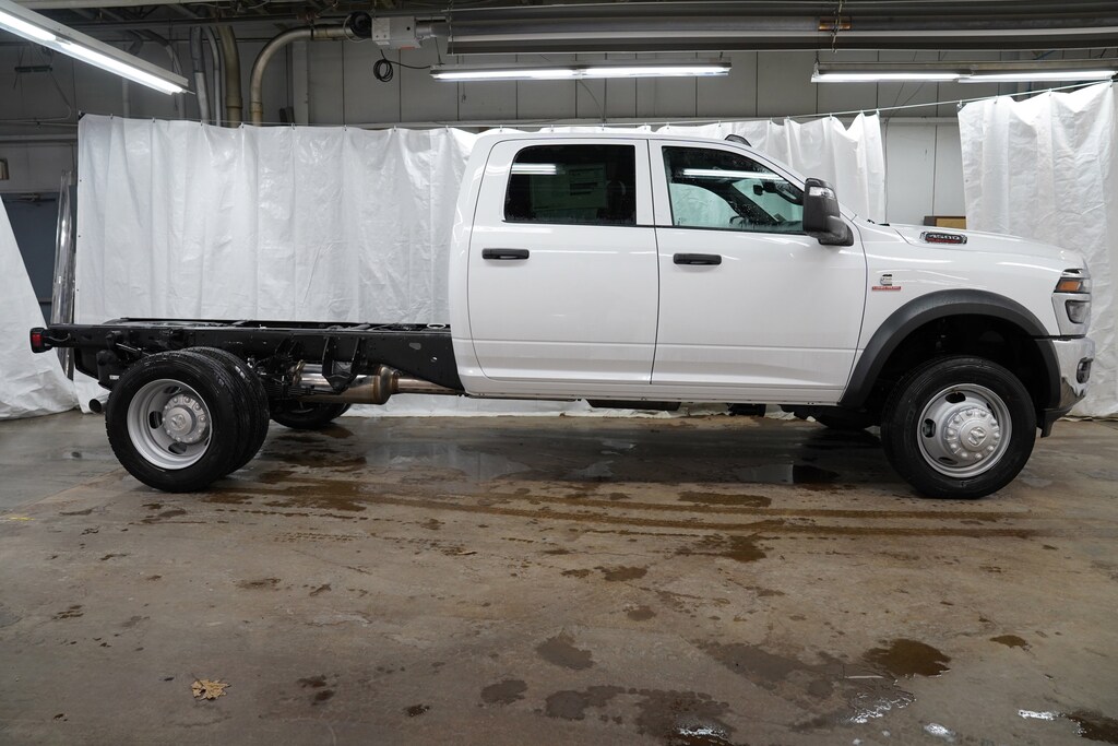 New 2026 Ram 4500 Chassis Cab TRADESMAN CREW 4X4 60' CA Pickup