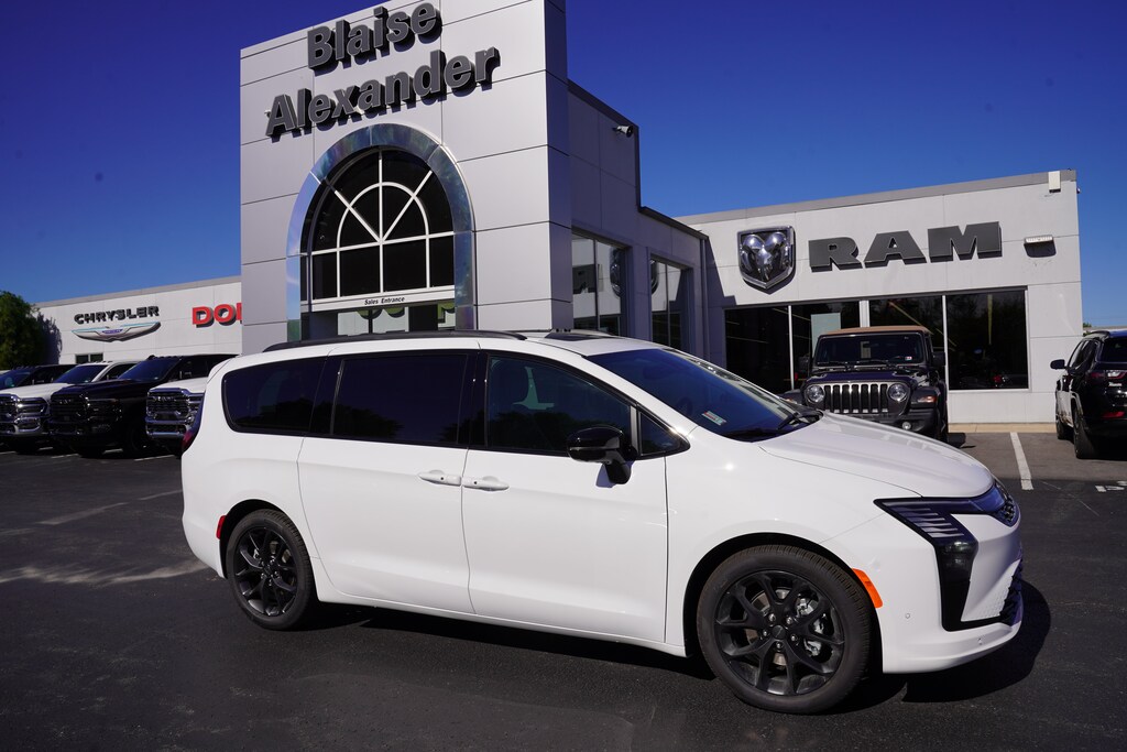 New 2027 Chrysler Pacifica LIMITED Passenger Van
