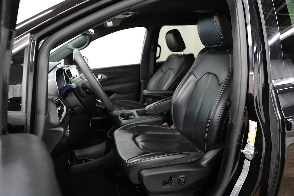 Certified 2025 Chrysler Pacifica Select Van Passenger Van