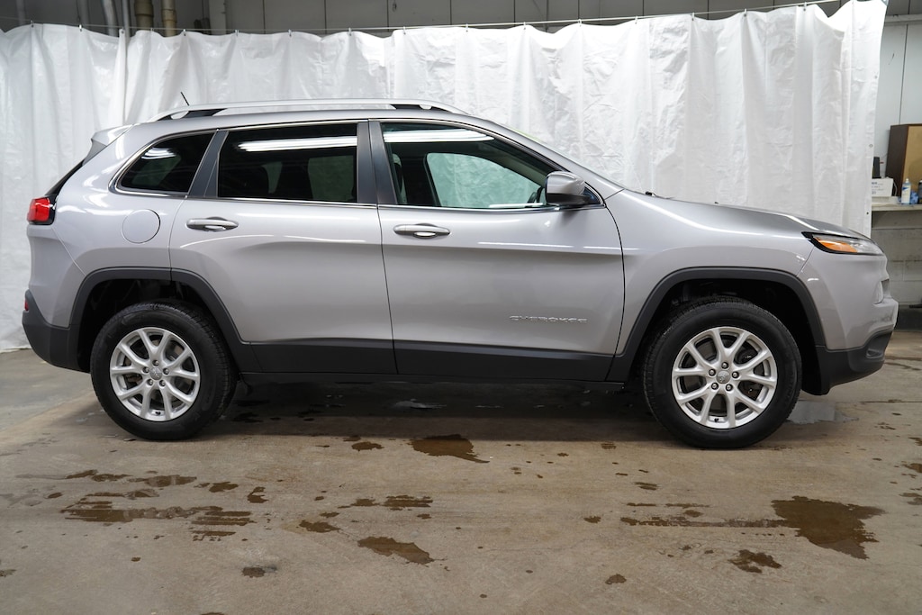 Used 2018 Jeep Cherokee Latitude SUV