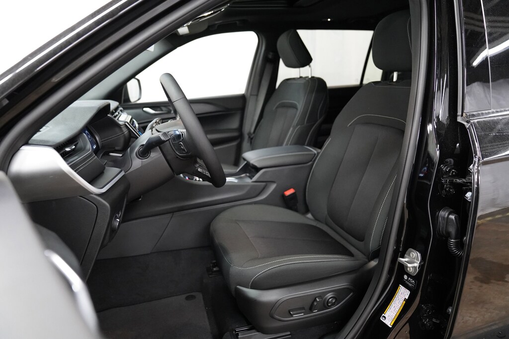 New 2026 Jeep Grand Cherokee L LAREDO X 4X4 Sport Utility