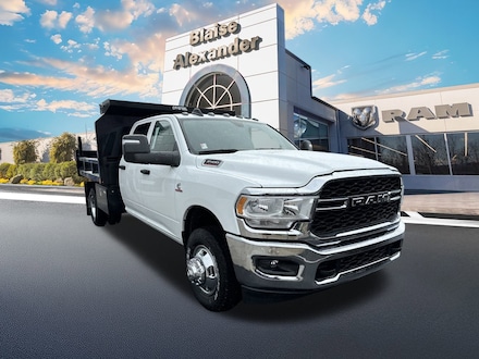 2024 Ram 3500 Chassis Cab 3500 TRADESMAN CREW CAB CHASSIS 4X4 60' CA Pickup