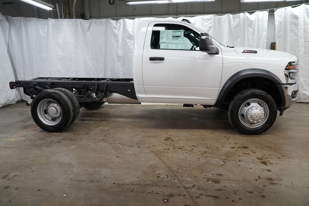 New 2026 Ram 5500 Chassis Cab TRADESMAN REGULAR 4X4 60' CA Pickup