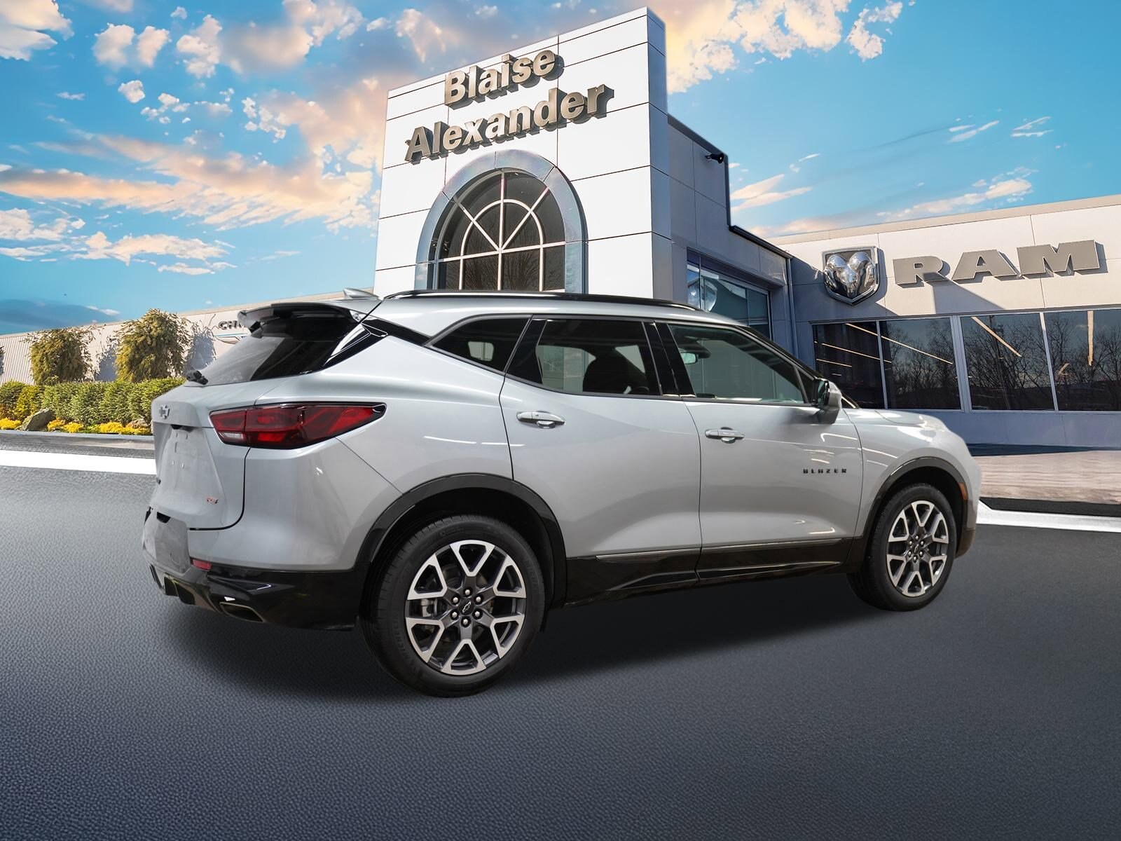 2025 Chevrolet Blazer RS photo 3