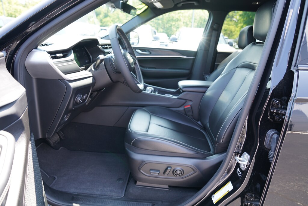 Used 2025 Jeep Grand Cherokee L Limited SUV