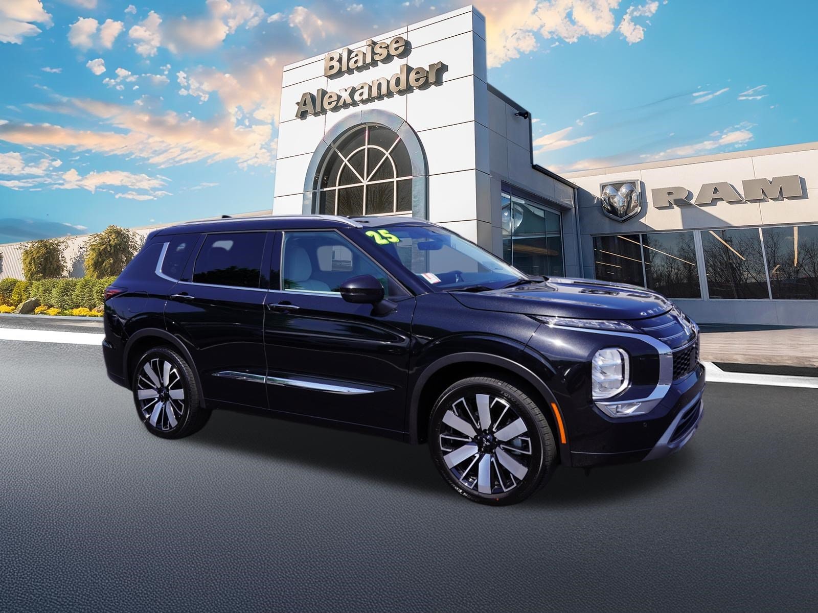 2025 Mitsubishi Outlander SEL S-AWC's photo