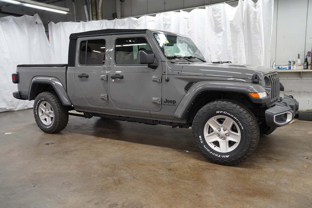 Used 2022 Jeep Gladiator Sport S Truck Crew Cab