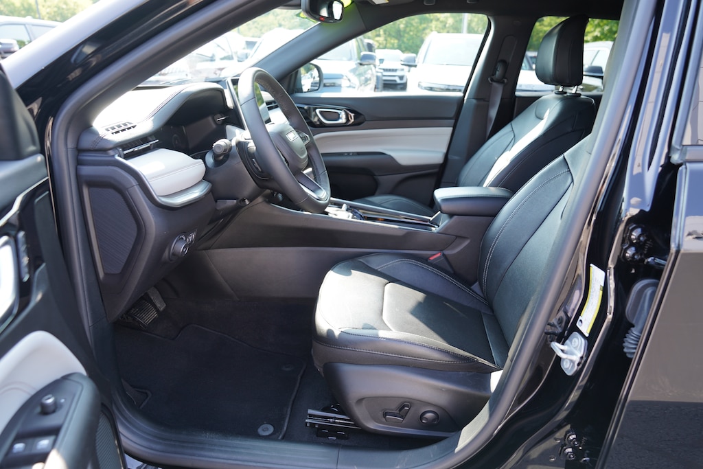 Used 2025 Jeep Compass Limited SUV