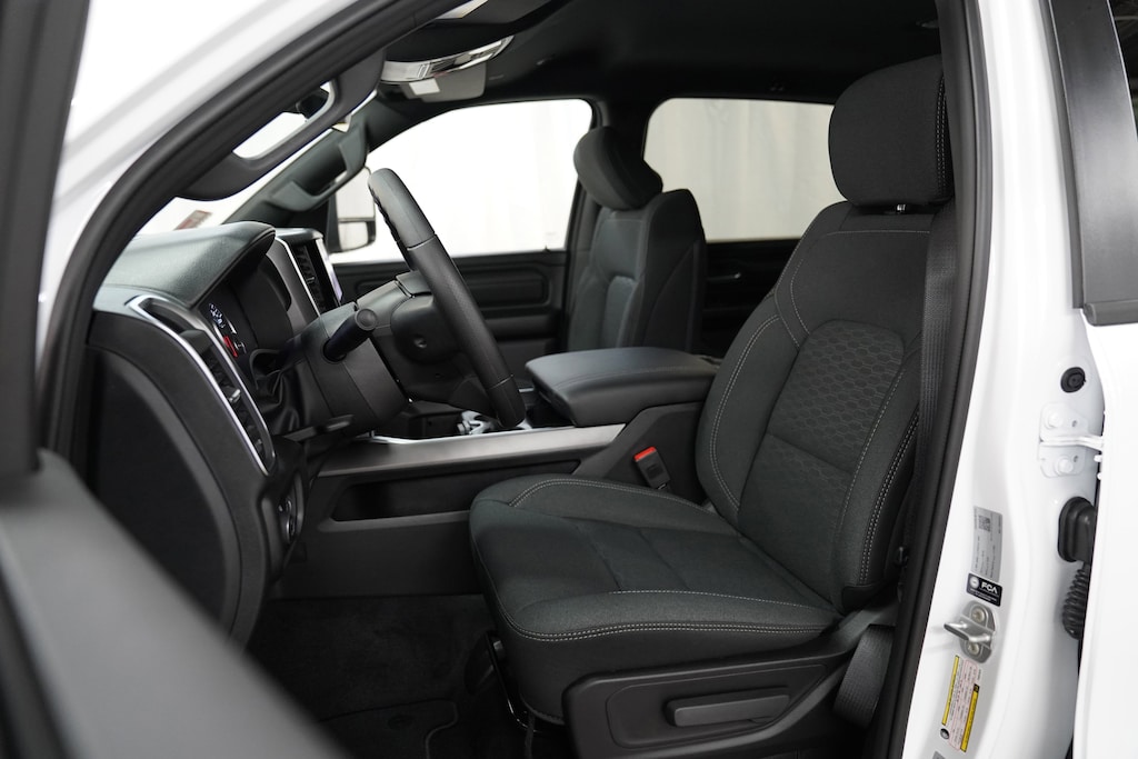 New 2026 Ram 1500 EXPRESS CREW CAB 4X4 5'7 BOX Pickup