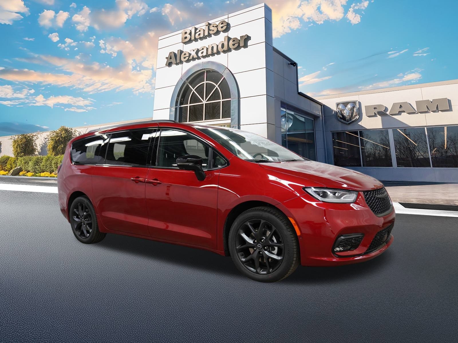 2026 Chrysler Pacifica Limited's photo